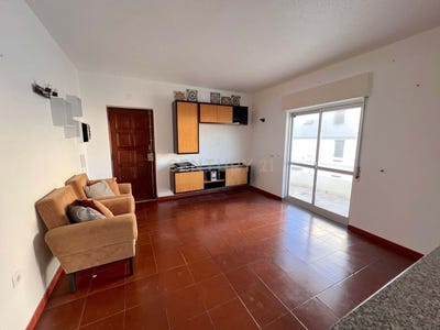 /international/pt/avenida-manuel-remigio-nazare-portugal-nazare-leiria-310102340436/