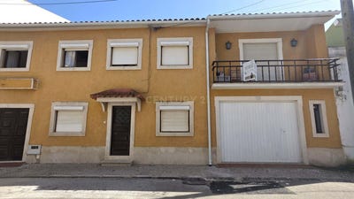 /international/pt/dois-portos-e-runa-lisbon-310097566188/