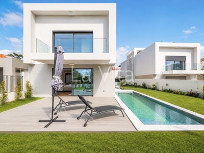 /international/pt/cascais-e-estoril-lisbon-310108526468/