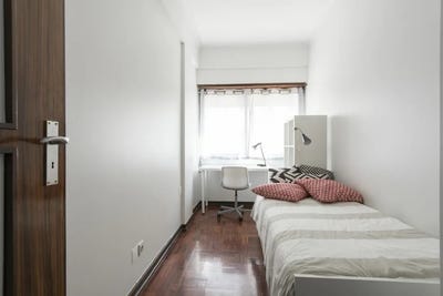 /international/pt/avenida-visconde-de-valmor-lisbon-lisbon-310093873538/