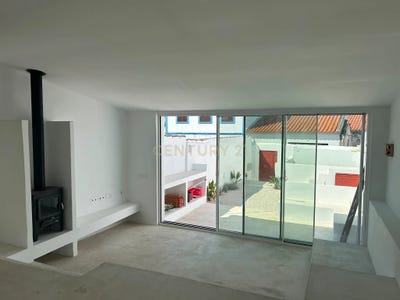 /international/pt/rua-da-matriz-no-16-torrao-portugal-torrao-setubal-municipality-310108921427/
