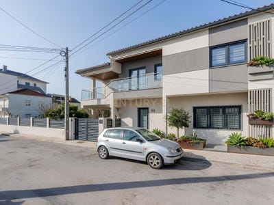 /international/pt/rua-joao-de-deus-santa-iria-de-azoia-portugal-santa-iria-de-azoia-lisbon-310101354641/