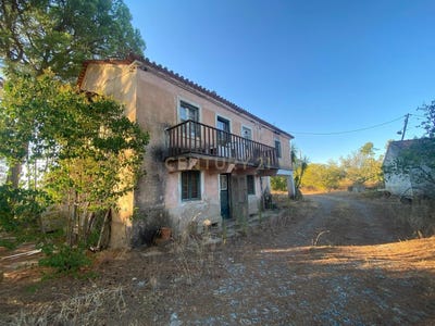 /international/pt/escalos-de-cima-e-lousa-castelo-branco-district-310094464312/