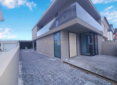 /international/pt/rua-dona-emilia-sampaio-da-novoa-88-povoa-de-varzim-porto-310103456701/