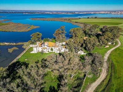 /international/pt/quinta-do-esteiro-furado-gaio-rosario-e-sarilhos-pequenos-setubal-municipality-310100670647/