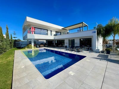 /international/pt/alcantarilha-faro-310106853996/