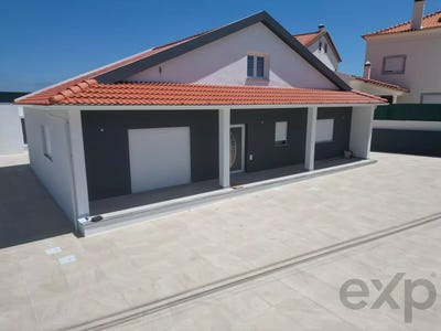 /international/pt/atouguia-da-baleia-leiria-310107704948/