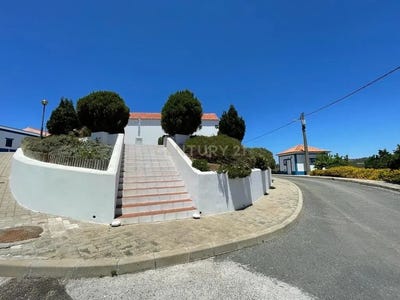 /international/pt/rua-25-de-abril-santiago-do-cacem-setubal-municipality-310100670143/