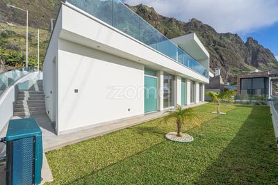 /international/pt/calheta-madeira-madeira-310106408678/