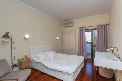 /international/pt/rua-jorge-castilho-lisbon-lisbon-310093838817/