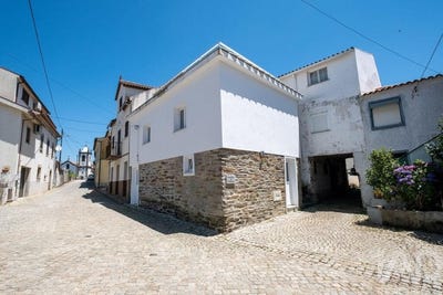 /international/pt/pinheiro-de-coja-e-de-meda-de-mouros-coimbra-310108944129/?lang=de