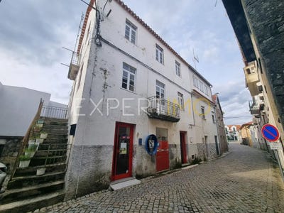 /international/pt/16-beco-da-rua-aquiles-goncalves-guarda-guarda-310108864090/