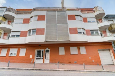 /international/pt/rua-mouzinho-de-albuquerque-aguas-livres-lisbon-310106937970/