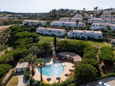 /international/pt/budens-faro-310100762400/?lang=id
