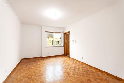 /international/pt/rua-dos-tres-vales-79-caparica-portugal-caparica-e-trafaria-setubal-municipality-310108321055/