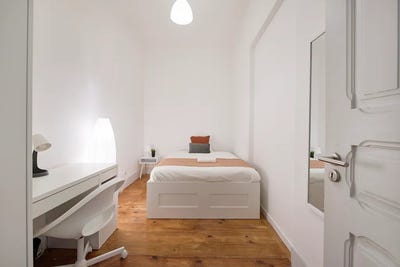 /international/pt/rua-chaby-pinheiro-lisbon-lisbon-310093861499/