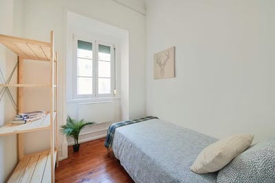 /international/pt/rua-augusto-gil-lisbon-lisbon-310093847238/