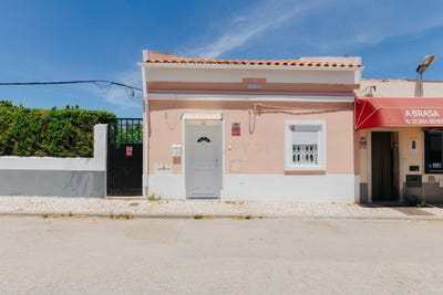 /international/pt/rua-1º-de-maio-vale-da-amoreira-portugal-baixa-da-banheira-e-vale-da-amoreira-setubal-municipality-310108990160/