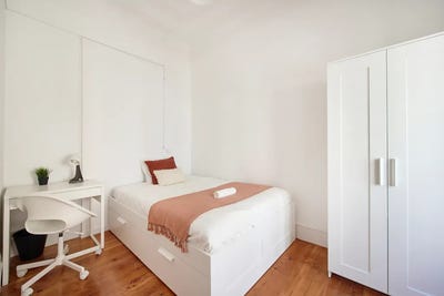 /international/pt/rua-chaby-pinheiro-lisbon-lisbon-310093862773/
