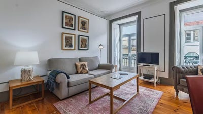/international/pt/rua-serpa-pinto-encarnao-lisbon-310105649672/