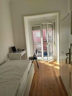 /international/pt/rua-25-de-abril-amadora-lisbon-310093854271/