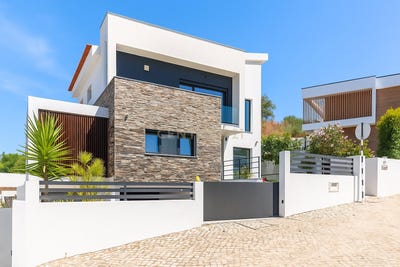 /international/pt/rua-quinta-da-farrapa-sobreda-portugal-charneca-de-caparica-e-sobreda-setubal-municipality-310102966427/