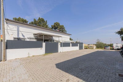 /international/pt/rua-dos-operarios-42-pinhal-de-frades-arrentela-portugal-seixal-setubal-municipality-310106508802/