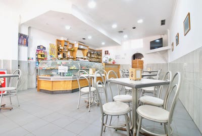 /international/pt/av-gen-humberto-delgado-17-r-c-e-costa-da-caparica-setubal-municipality-310107442876/