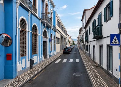 /international/pt/rua-tavares-resendes-ilha-de-sao-miguel-azores-310107522809/