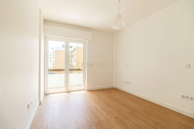 /international/pt/rua-antonio-sergio-20-1ºdto-ft-oeiras-e-sao-juliao-da-barra-lisbon-310107358882/