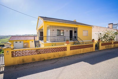 /international/pt/rua-nova-25-2540-545-lourinha-portugal-rolica-leiria-310107176483/