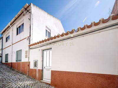 /international/pt/beco-da-av-de-olivenca-nazare-portugal-nazare-leiria-310107676304/