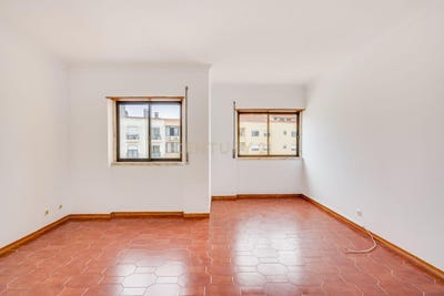 /international/pt/rua-horta-de-fanares-11-algueirao-mem-martins-portugal-algueirao-mem-martins-lisbon-310109200462/