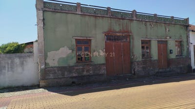 /international/pt/rua-principal-mira-braganca-310094122732/
