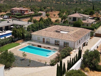 /international/pt/quelfes-faro-310101375637/