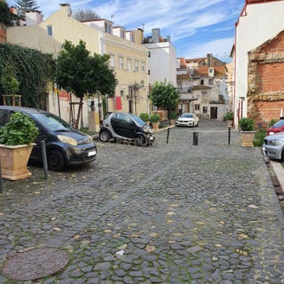 /international/pt/rua-da-guia-santa-maria-maior-lisbon-310103083881/