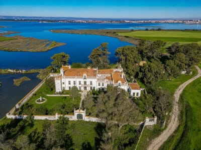 /international/pt/quinta-do-esteiro-furado-gaio-rosario-e-sarilhos-pequenos-setubal-municipality-310100670647/