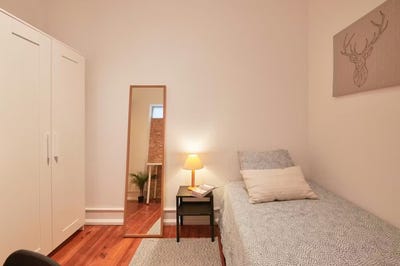 /international/pt/rua-augusto-gil-lisbon-lisbon-310093847794/