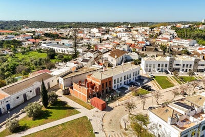 /international/pt/moncarapacho-faro-310106575672/