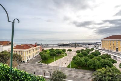 /international/pt/rua-dos-bacalhoeiros-lisbon-lisbon-310093827641/
