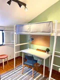 /international/pt/rua-da-academia-das-ciencias-lisbon-lisbon-310109174217/