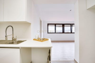 /international/pt/camarate-lisbon-310099969979/