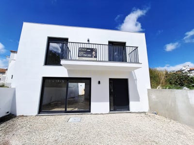 /international/pt/rua-conde-rio-maior-porto-salvo-portugal-porto-salvo-lisbon-310104795166/