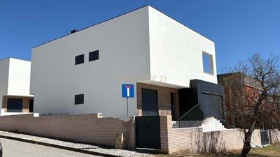 /international/pt/rua-do-bairro-do-calvo-20-ponte-do-rol-torres-vedras-portugal-ponte-do-rol-lisbon-310106065086/