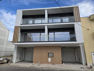 /international/pt/1685-137-famoes-portugal-pontinha-e-famoes-lisbon-310105101483/