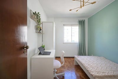 /international/pt/rua-engenheiro-caldeira-rodrigues-lisbon-lisbon-310099053792/