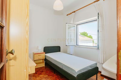 /international/pt/rua-6-no12-lisbon-portugal-benfica-lisbon-310108809256/