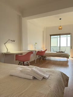 /international/pt/avenida-25-de-abril-de-1974-almada-setubal-municipality-310104209078/