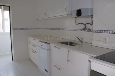 /international/pt/avenida-de-portugal-no-53-1o-c-carnaxide-portugal-carnaxide-e-queijas-lisbon-310108400899/