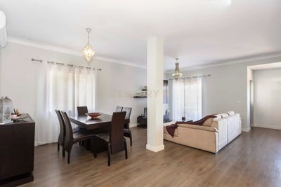 /international/pt/rua-do-vale-ana-gomes-gambia-pontes-alto-da-guerra-setubal-municipality-310106404483/